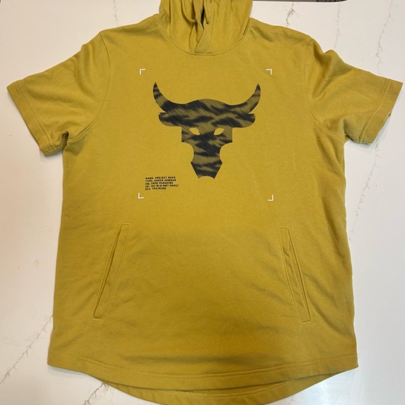 Under Armor Mustard short sleeve Hoodie size large - Picture 1 of 4
